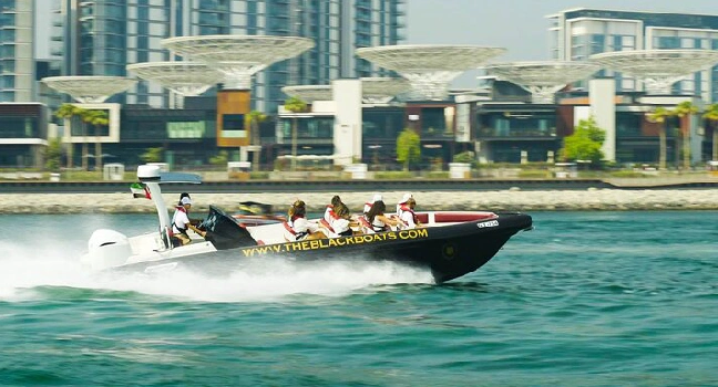 Black Boat Tour