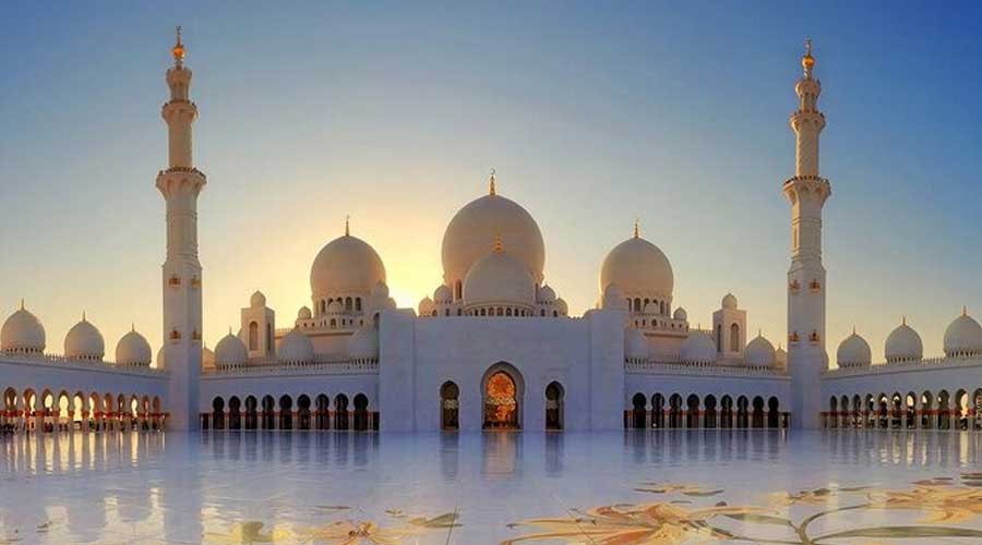 Abu Dhabi City Tour With Ferrari Or Yas Transfers